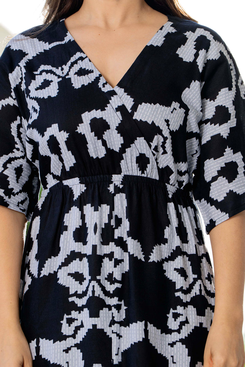 Women casual black printed dress outdoor look
