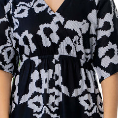 Women casual black printed dress outdoor look
