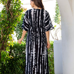 Girl casual black printed dress outdoor look
