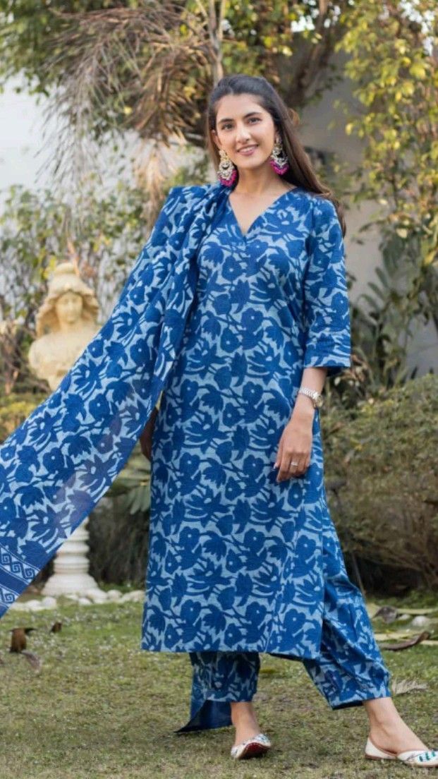 Women Blue Viscose Rayon Kurta Set for Daily & Festive Wear