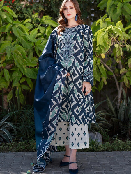 Women Blue Viscose Rayon Kurta Set with Elegant Ethnic Look
